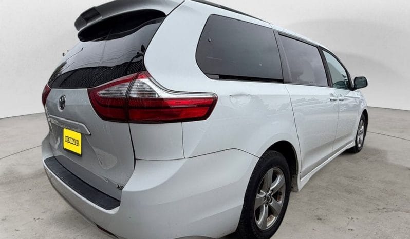 Used 2018 Toyota Sienna LE 4D Passenger Van – 5TDKZ3DC2JS947723 full