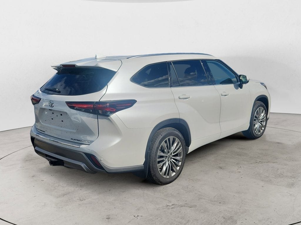Used 2024 Toyota Highlander Platinum 4D Sport Utility - 5TDKDRBH9RS571310