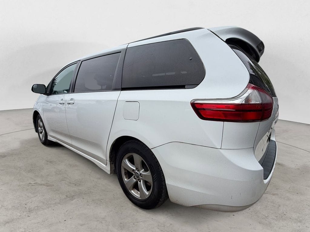 Used 2018 Toyota Sienna LE 4D Passenger Van – 5TDKZ3DC2JS947723